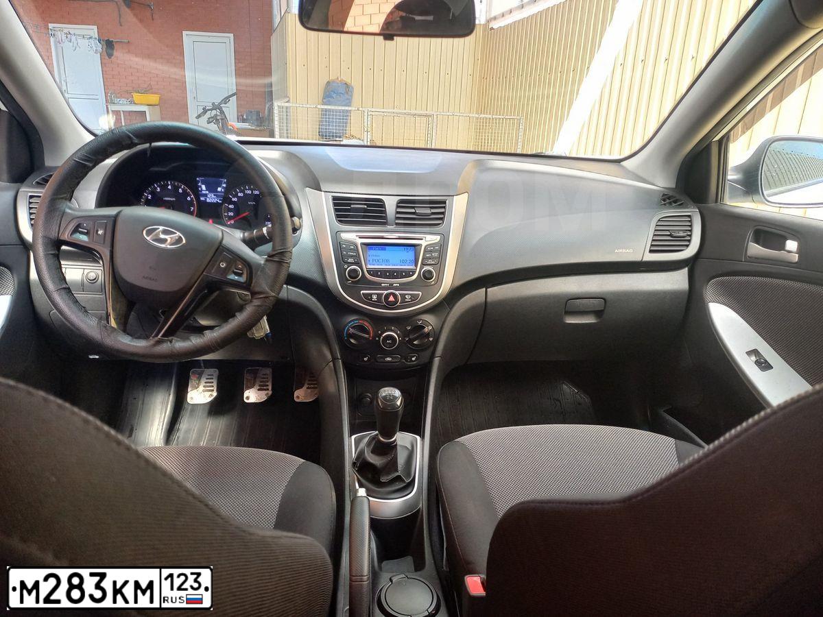 Фото автомобиля HYUNDAI SOLARIS, 2012 — госномер Р144МС761. Цвет: Белый