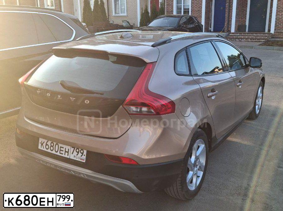 Фото автомобиля VOLVO V40, 2014 — госномер Р519ЕМ550