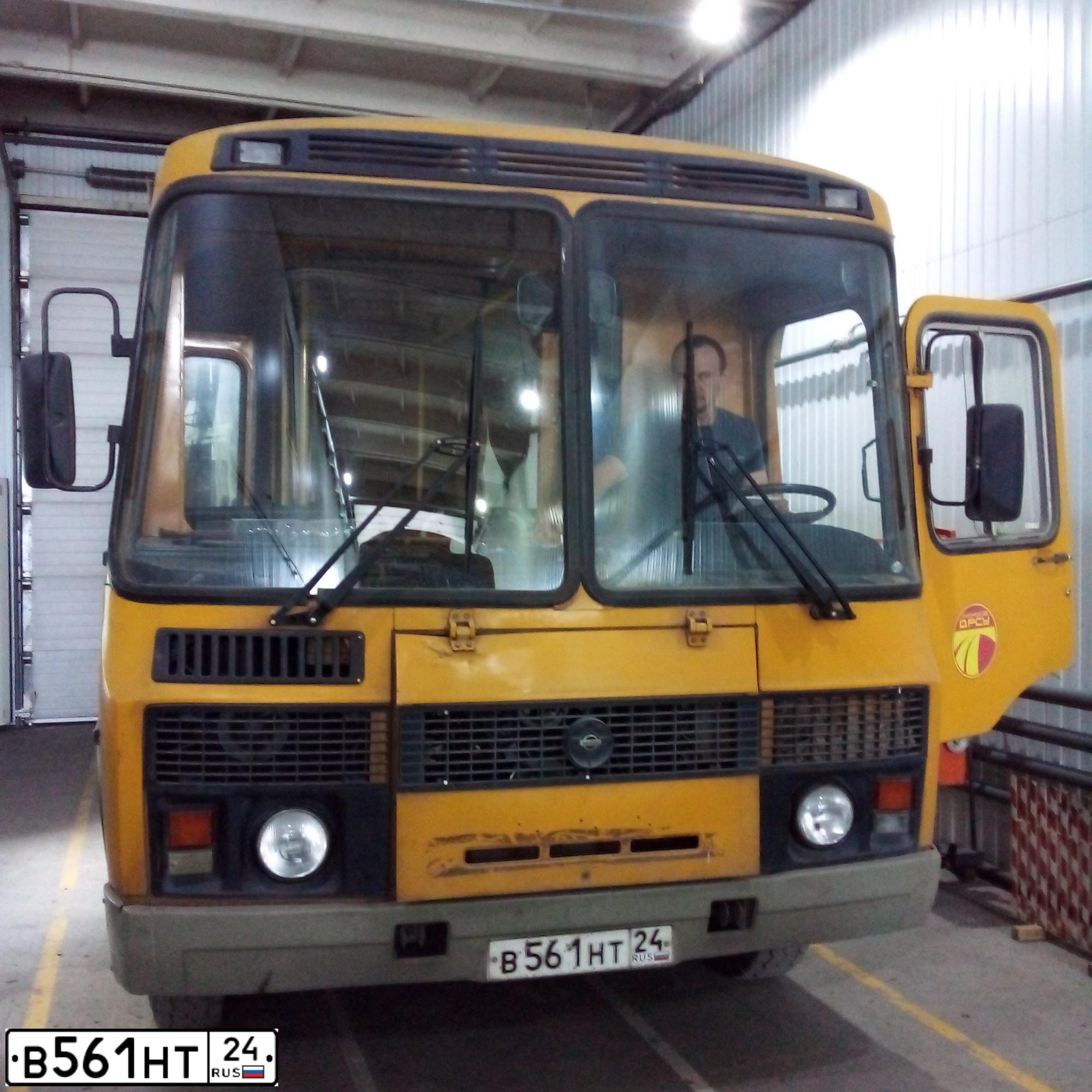 Фото автомобиля PAZ Z 3205, 2003 — госномер В561НТ24. Цвет: ЖЕЛТЫЙ