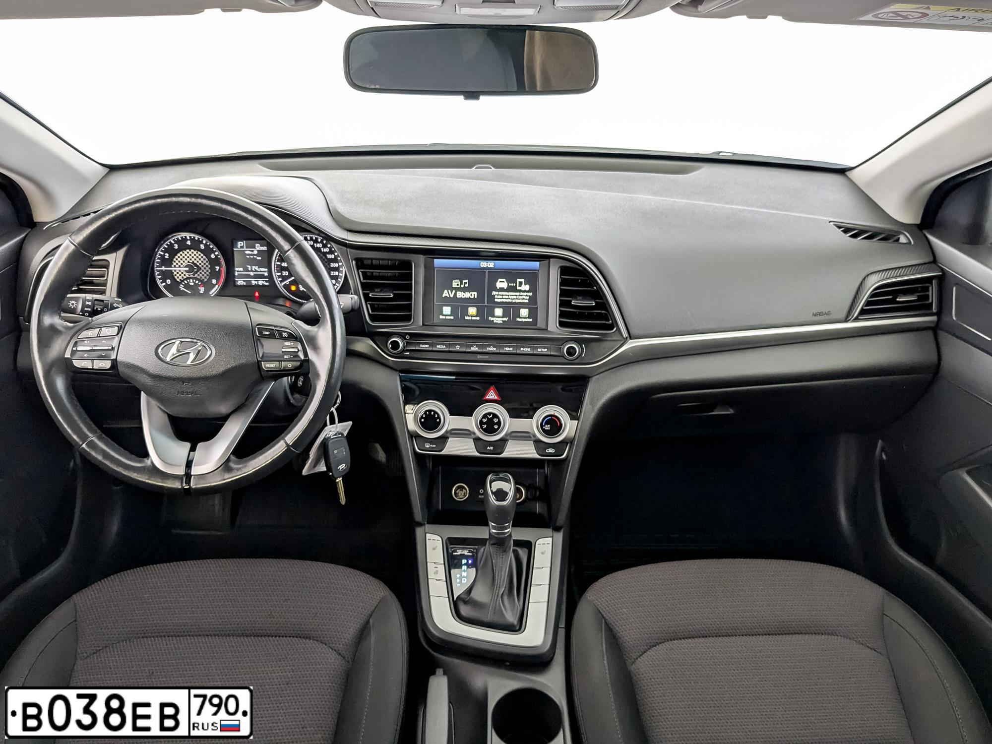 Фото автомобиля HYUNDAI ELANTRA, 2019 — госномер О274НА134. Цвет: БЕЛЫЙ