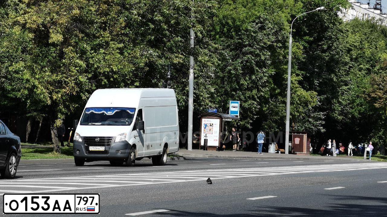 Фото автомобиля BMW SERIE 5, 2020 — госномер Е902КС977. Цвет: ЧЕРНЫЙ