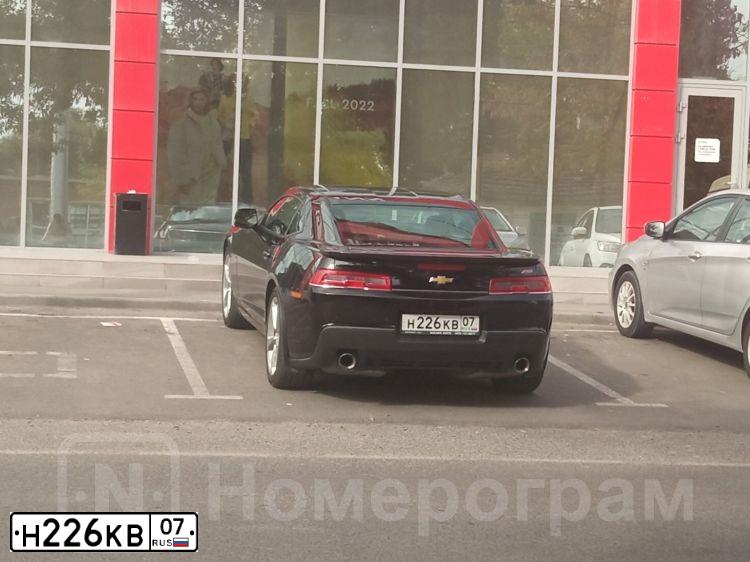 Фото автомобиля CHEVROLET CAMARO, 2014 — госномер Н226КВ07. Цвет: ЧЕРНЫЙ