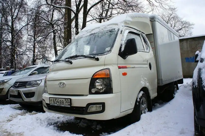 Фото автомобиля HYUNDAI PORTER, 2012 — госномер М730ТА777. Цвет: Белый
