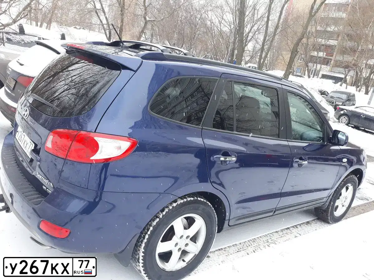 Фото автомобиля HYUNDAI SANTA FE, 2007 — госномер М953ВН199. Цвет: СИНИЙ