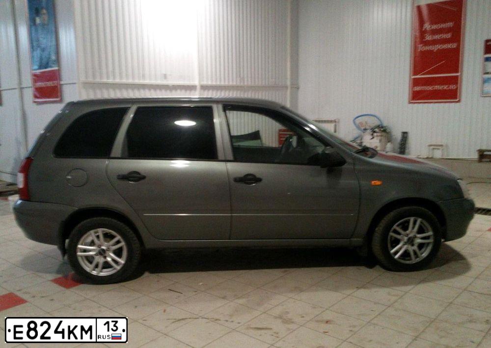 Фото автомобиля LADA 1117 KALINA, 2010 — госномер Е824КМ13. Цвет: Темно-серый металлик