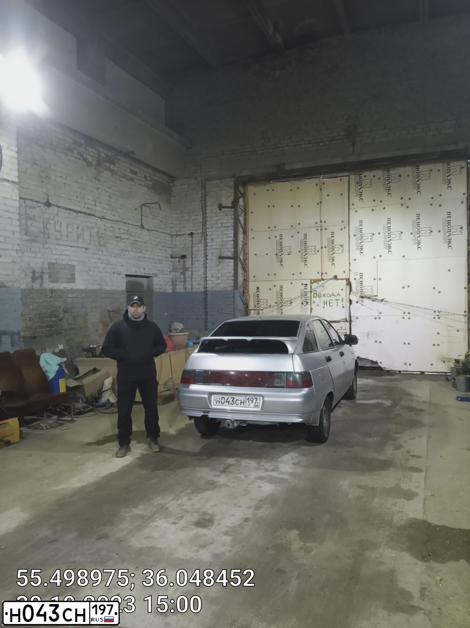 Фото автомобиля LADA 2112, 2003 — госномер Е495РР797. Цвет: СЕРЫЙ