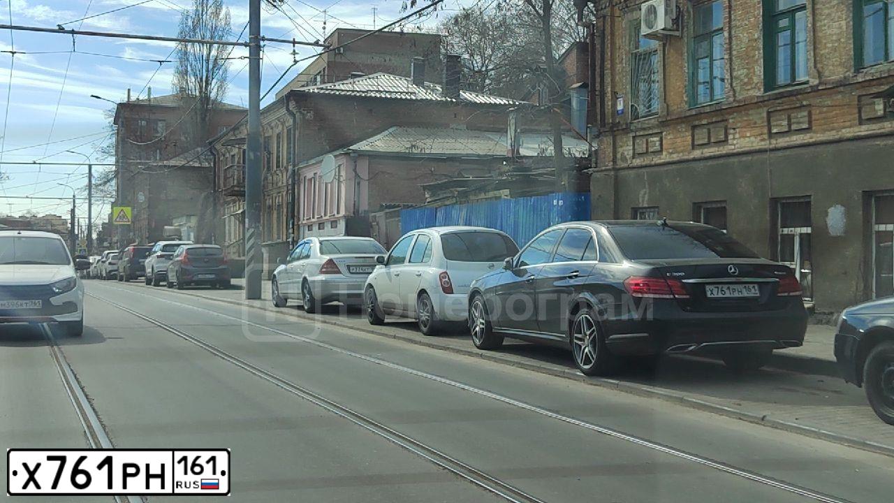 Фото автомобиля MERCEDES E-KLASSE, 2004 — госномер Х761РН161. Цвет: ЧЕРНЫЙ