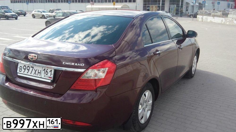 Фото автомобиля GEELY EMGRAND, 2014 — госномер Е537ЕМ181. Цвет: ВИШНЕВЫЙ ТЕМНЫЙ