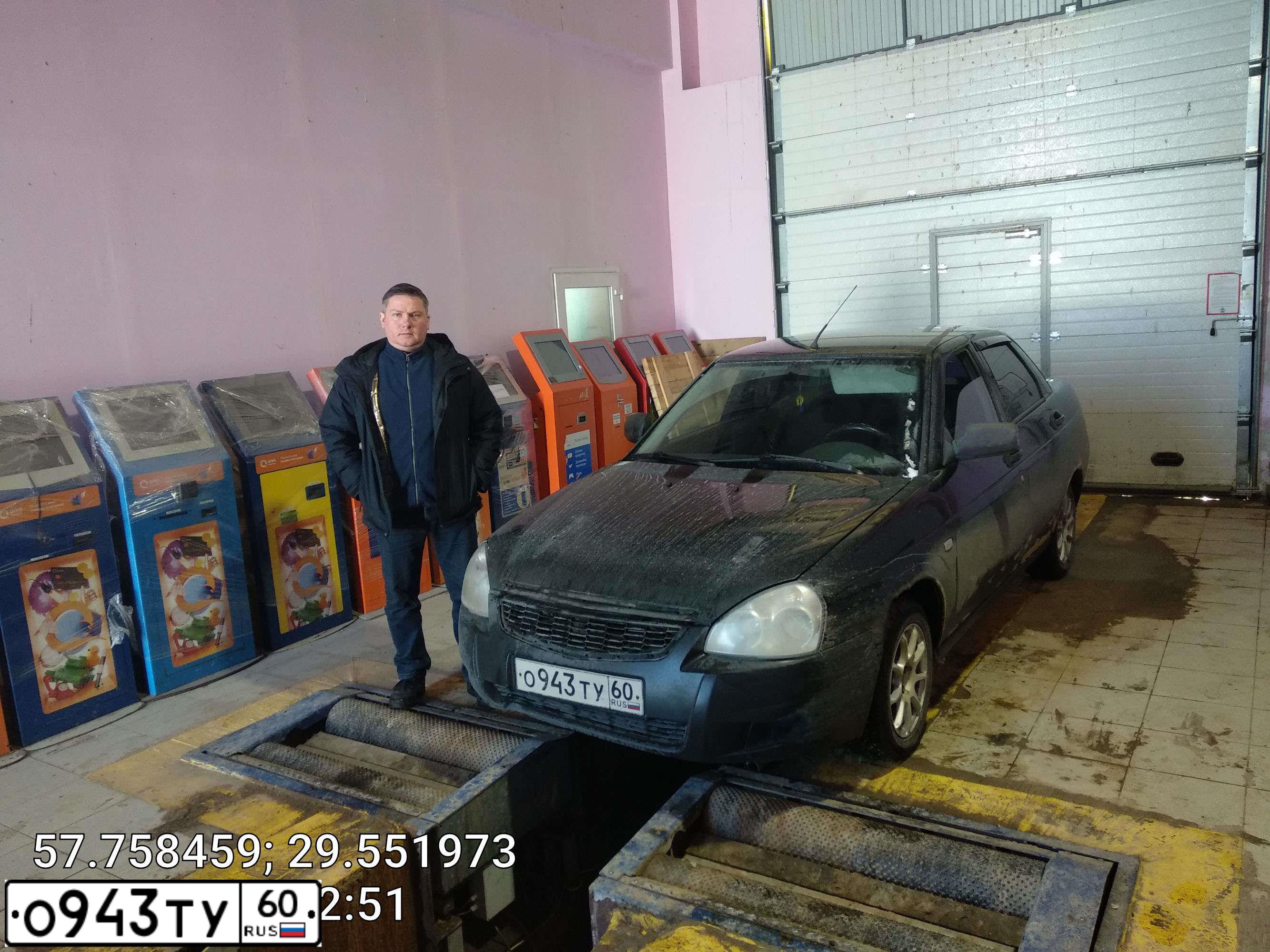 Фото автомобиля LADA PRIORA, 2012 — госномер Е799НХ147. Цвет: СИНЕ-ЧЕРНЫЙ