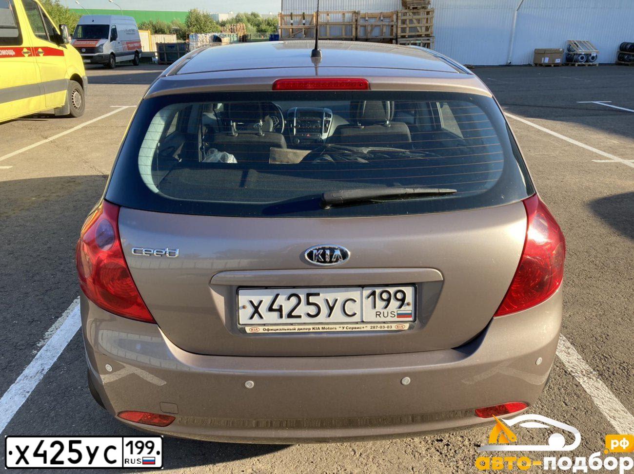 Фото автомобиля KIA CEE'D, 2009 — госномер Х425УС199. Цвет: БЕЖЕВЫЙ
