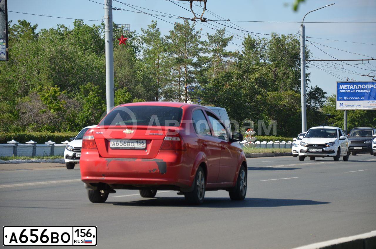 Фото автомобиля CHEVROLET AVEO, 2008 — госномер Е604УК156. Цвет: Красный