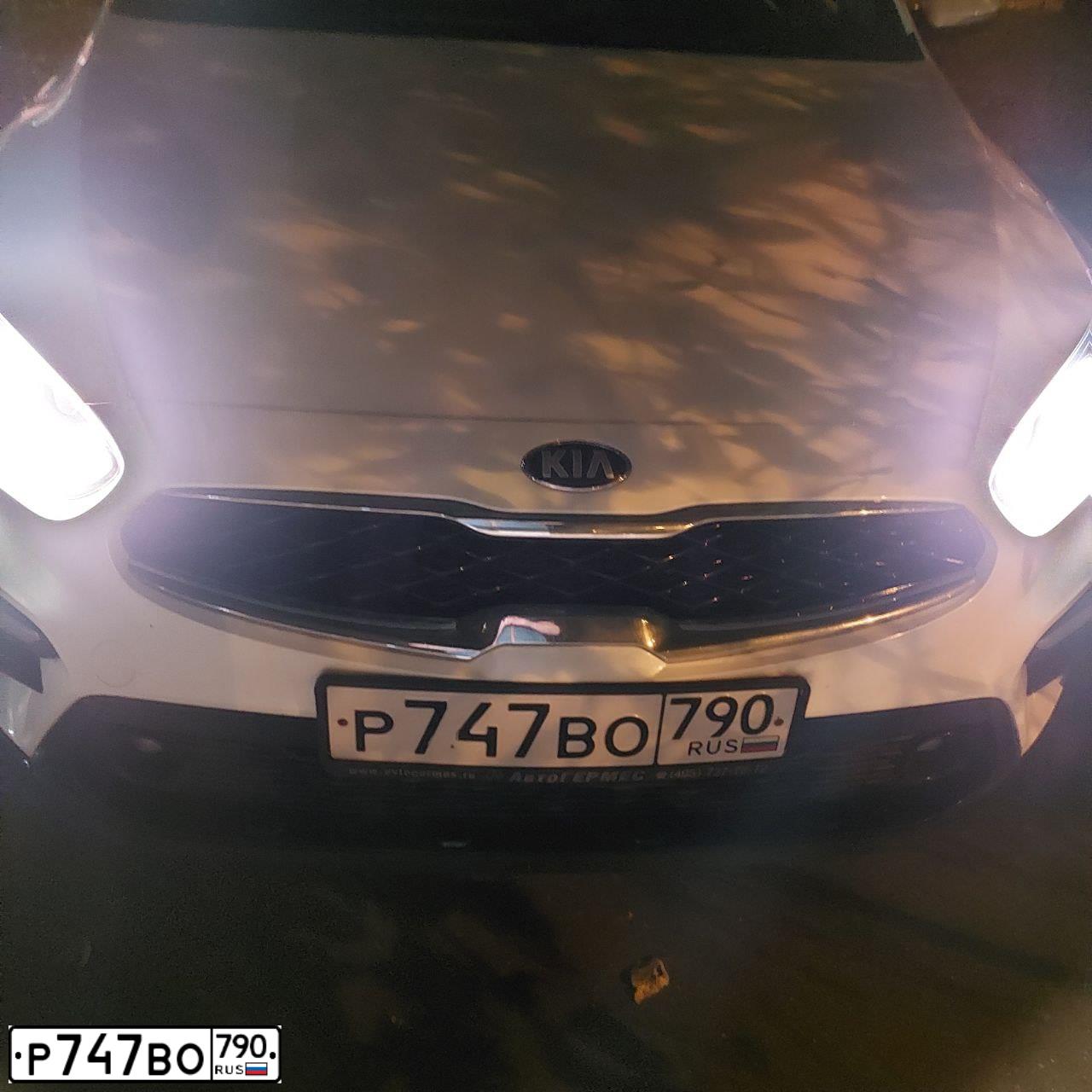 Фото автомобиля КИА ЦЕРАТО, 2020 — госномер Р747ВО790. Цвет: БЕЛЫЙ-ЖЕЛТЫЙ-СЕРЫЙ