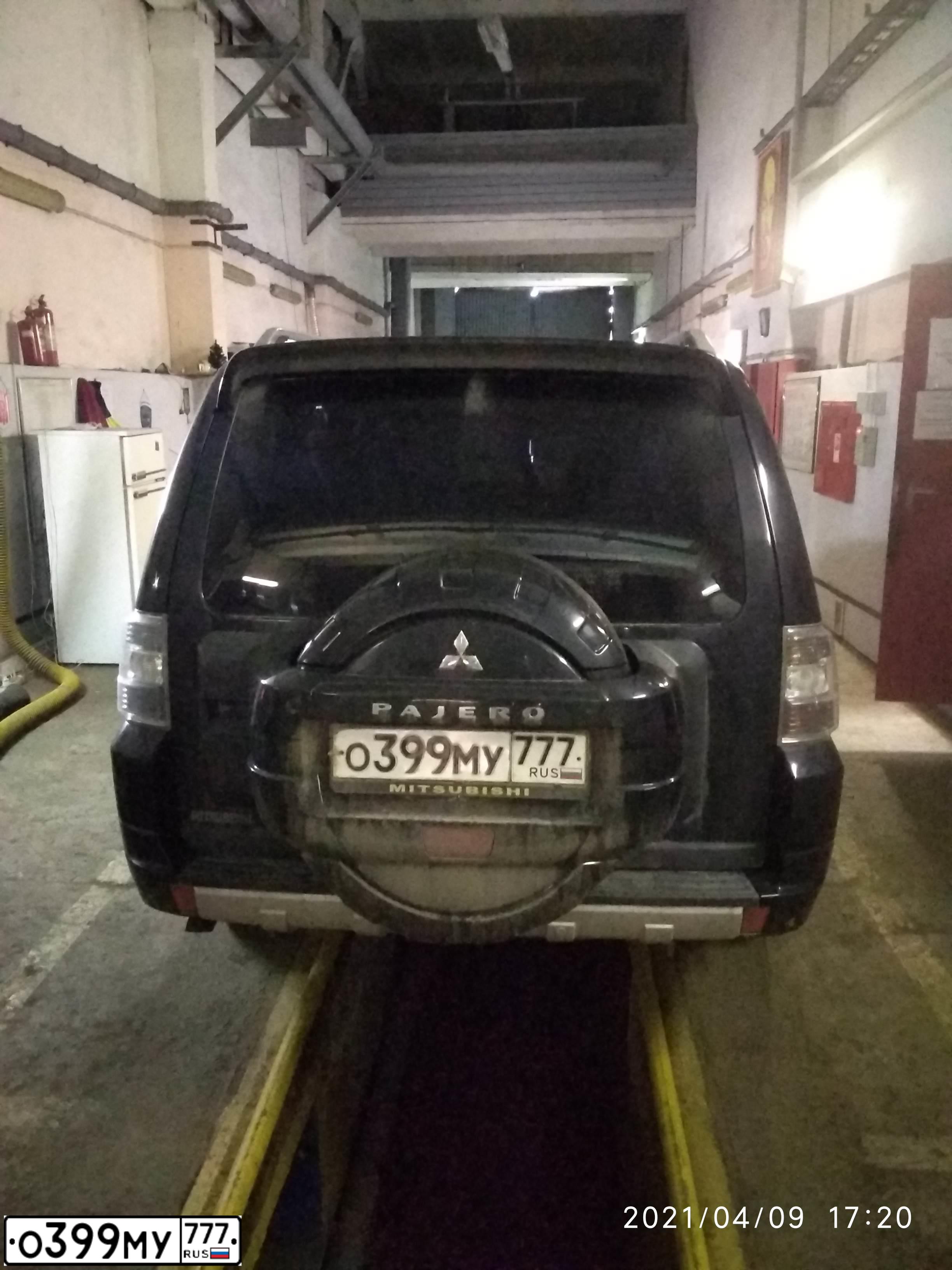 Фото автомобиля MITSUBISHI PAJERO, 2010 — госномер М278ОК48. Цвет: ЧЕРНЫЙ