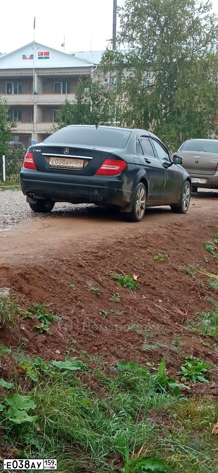 Фото автомобиля MERCEDES C-KLASSE, 2013 — госномер С755ЕН159. Цвет: ЧЕРНЫЙ