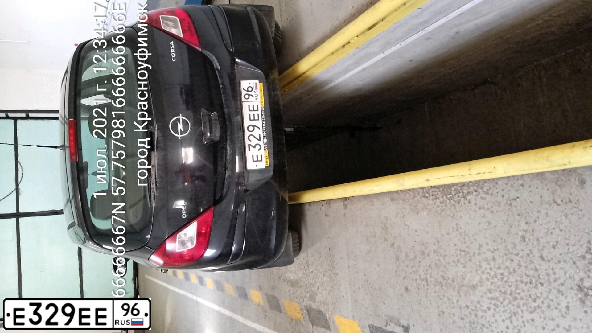 Фото автомобиля OPEL CORSA, 2007 — госномер Е329ЕЕ96. Цвет: ЧЕРНЫЙ