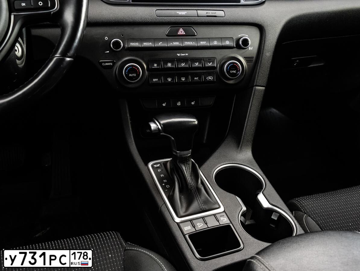 Фото автомобиля KIA SPORTAGE, 2016 — госномер У731РС178. Цвет: СЕРЕБРИСТЫЙ