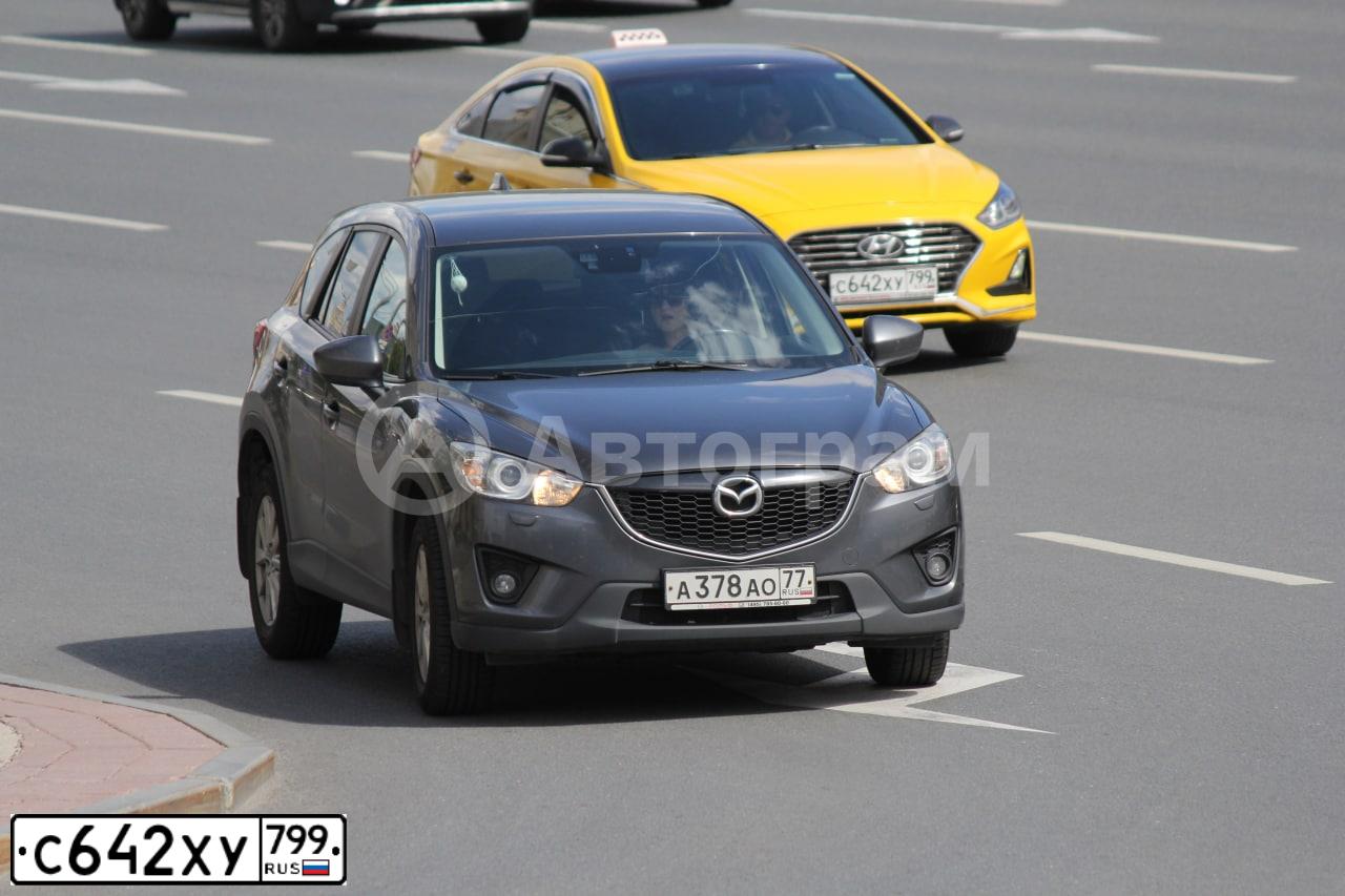 Фото автомобиля HYUNDAI SONATA, 2017 — госномер С642ХУ799. Цвет: Серый
