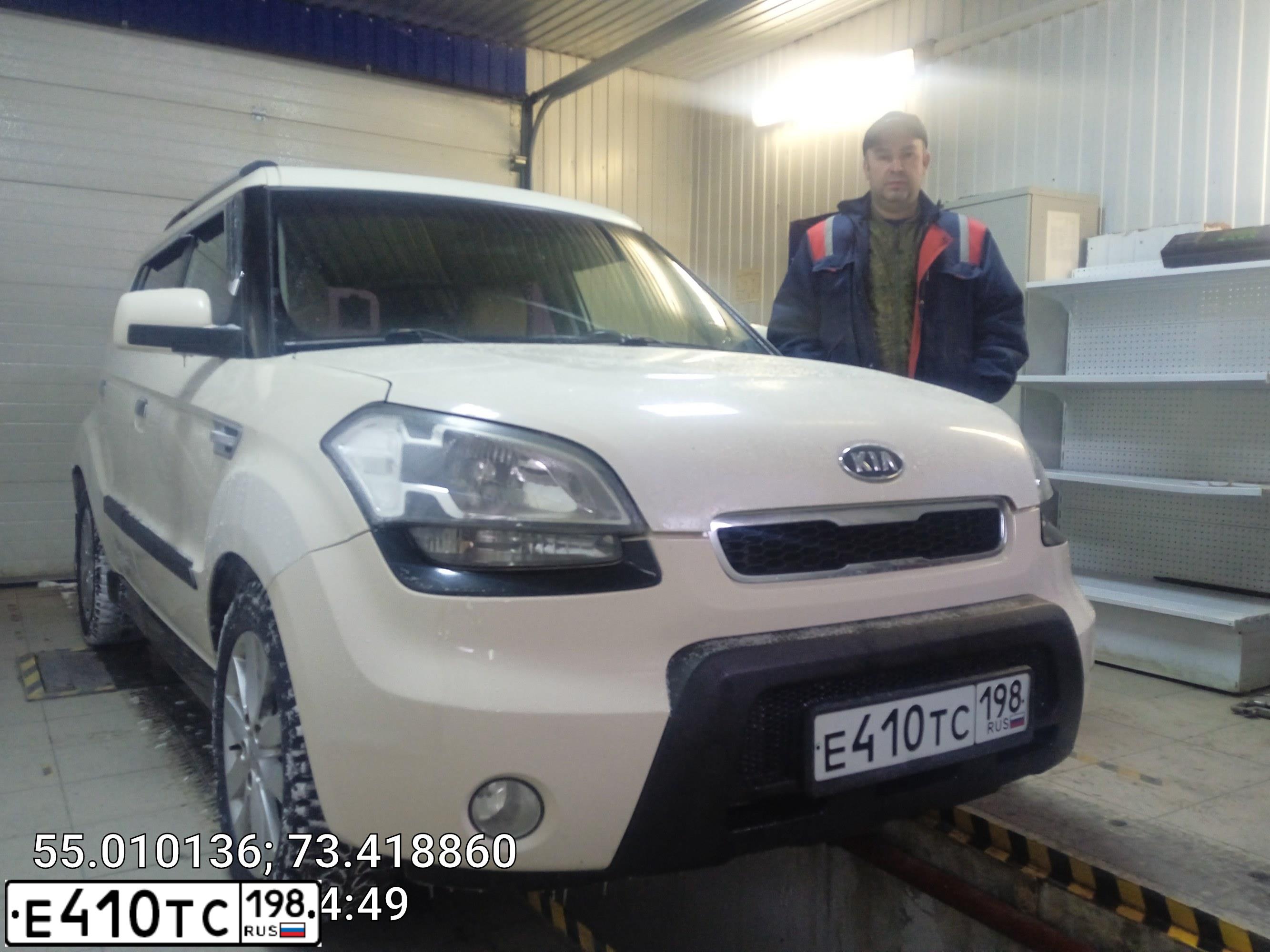 Фото автомобиля KIA SOUL, 2009 — госномер У813МТ47. Цвет: СВЕТЛО-СЕРЫЙ