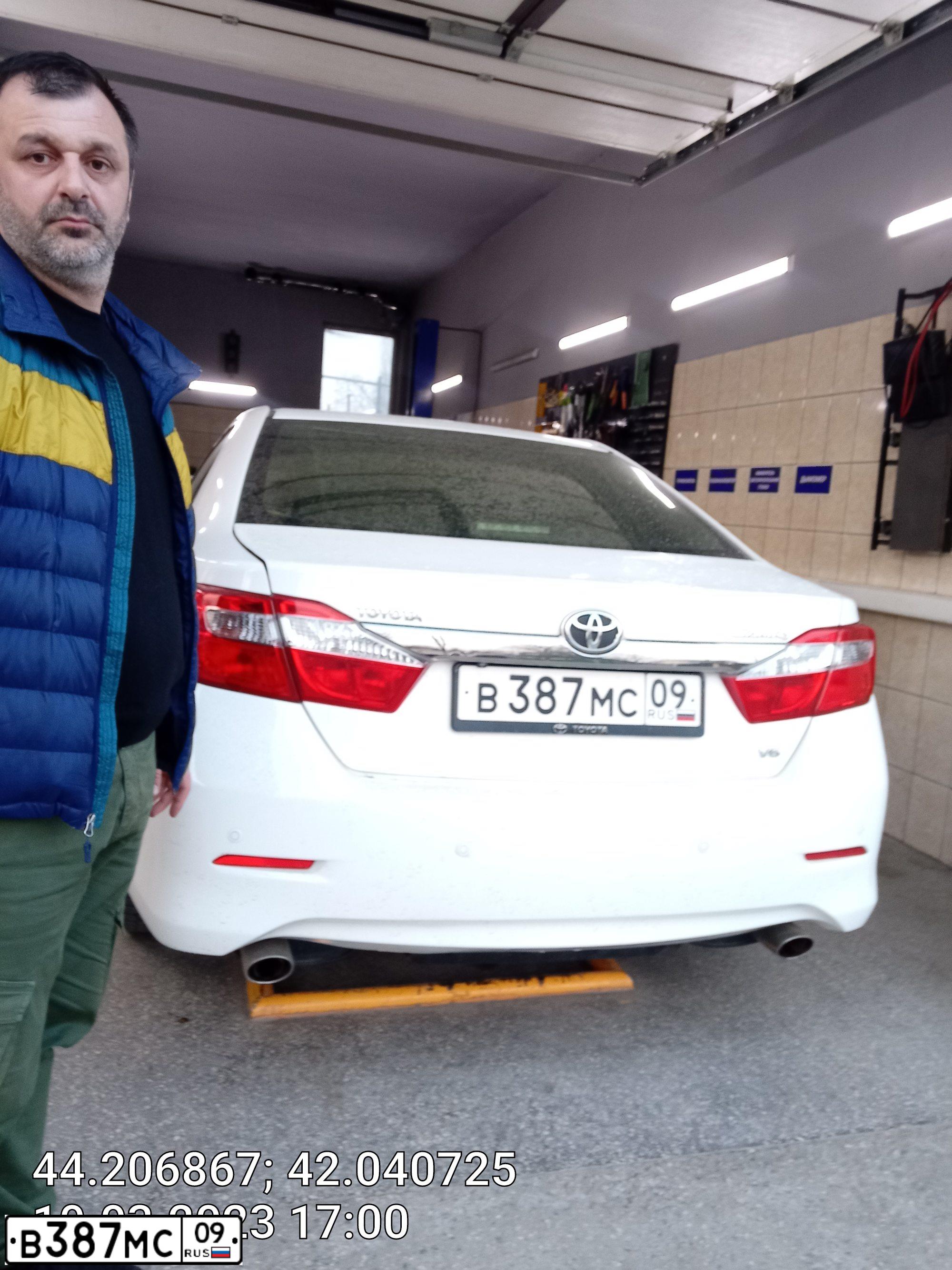 Фото автомобиля TOYOTA CAMRY, 2012 — госномер А888НН09. Цвет: Белый