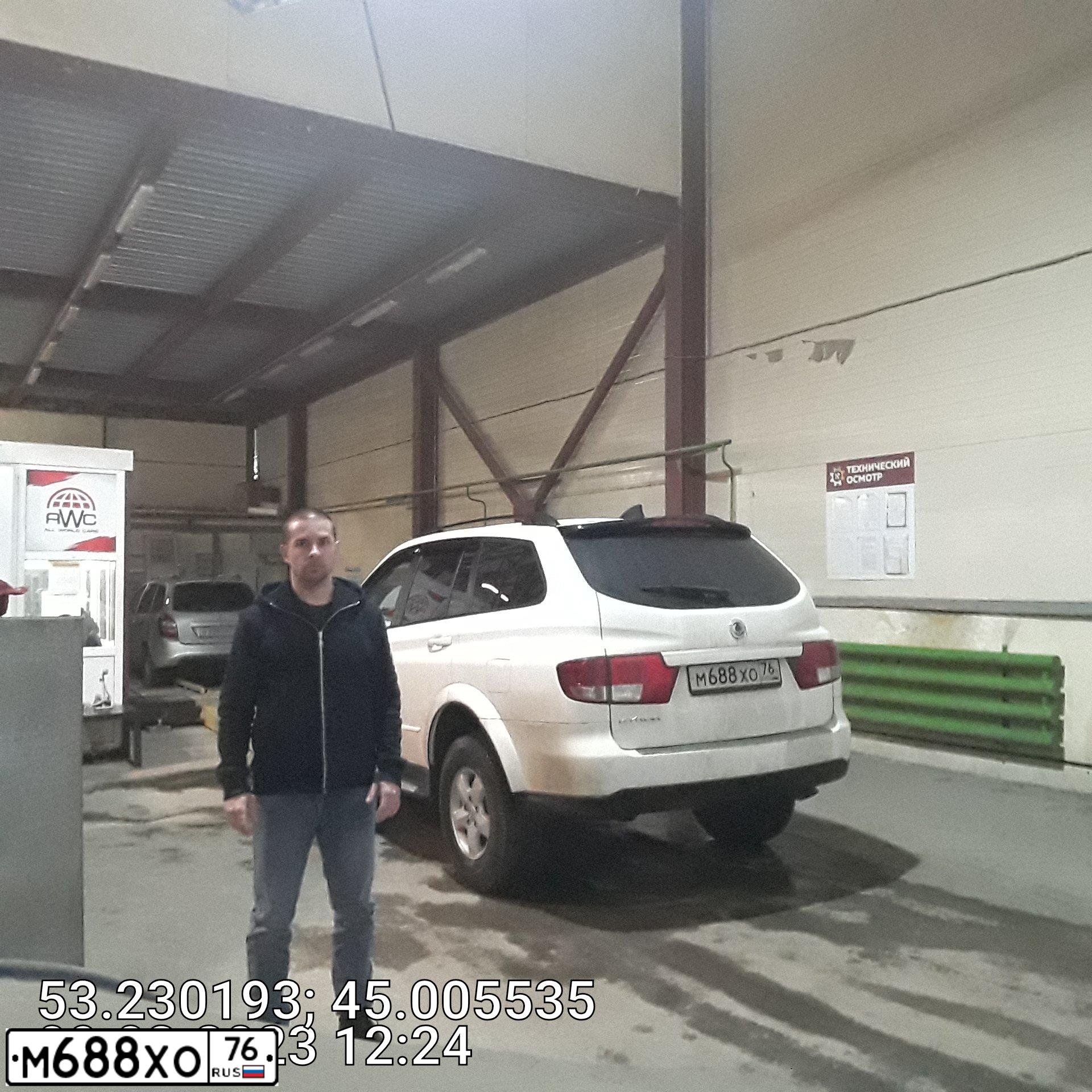 Фото автомобиля SSANGYONG KYRON, 2010 — госномер Т420ЕТ58. Цвет: Белый