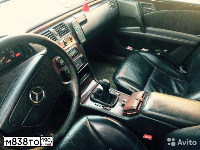 Фото автомобиля MERCEDES E-KLASSE, 1995 — госномер Е214ЕА199. Цвет: Белый