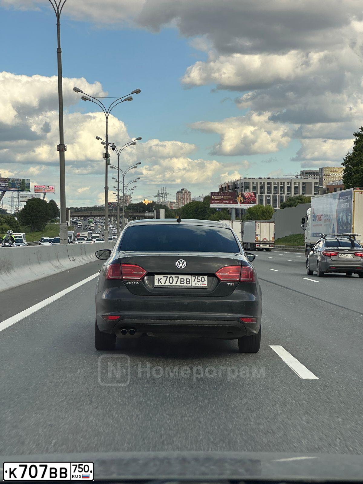 Фото автомобиля VOLKSWAGEN PASSAT, 1994 — госномер А009ЕН90. Цвет: ЧЕРНЫЙ