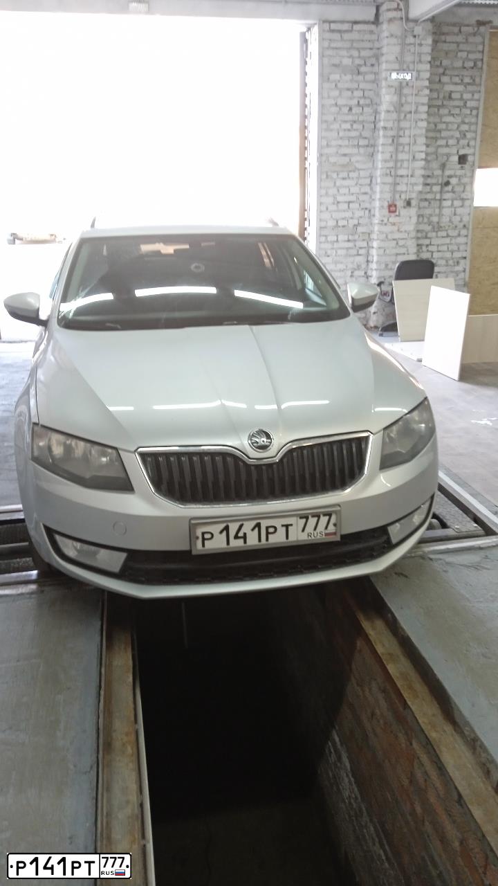 Фото автомобиля SKODA OCTAVIA, 2016 — госномер Р141РТ777. Цвет: СЕРЕБРИСТЫЙ