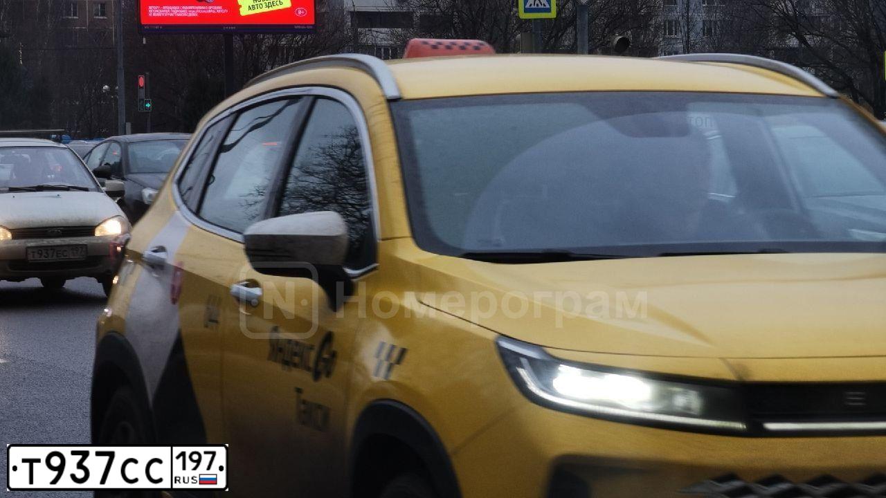 Фото автомобиля VOLKSWAGEN PASSAT, 2008 — госномер М841УР33. Цвет: КРАСНЫЙ