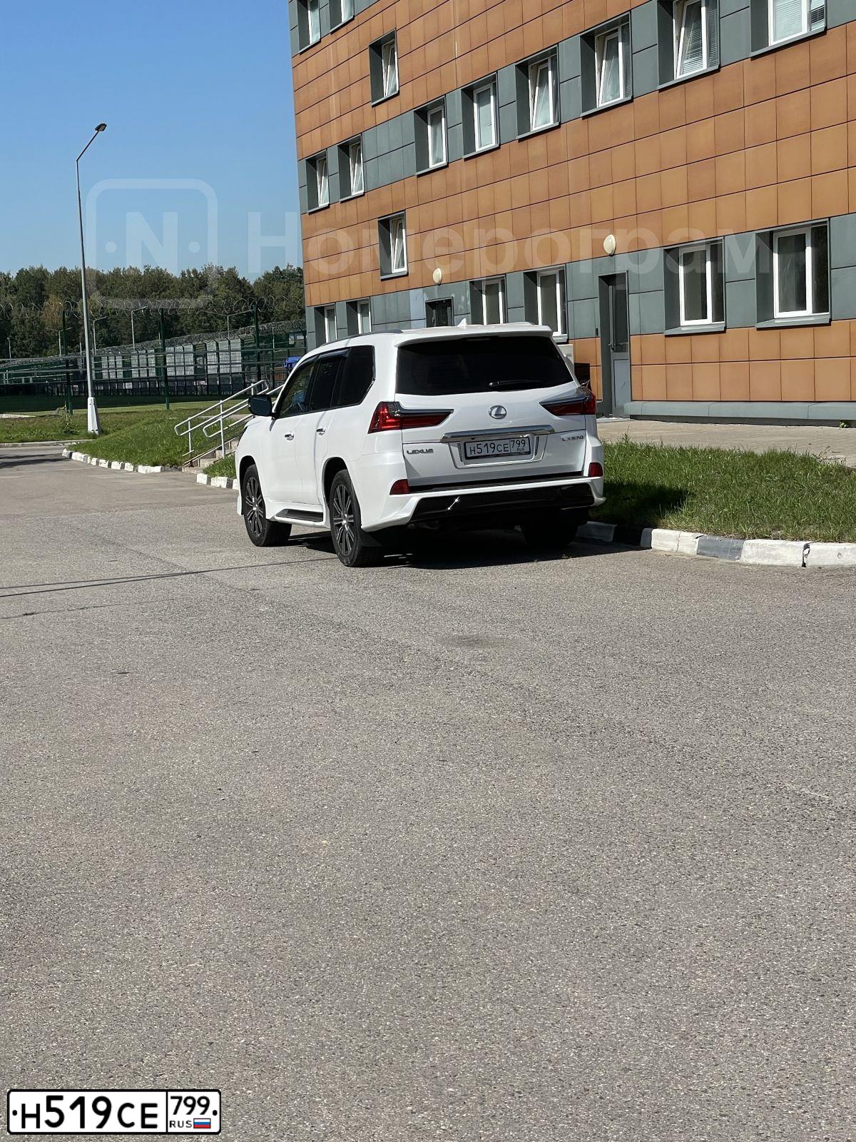 Фото автомобиля LEXUS LX, 2020 — госномер Н519СЕ799. Цвет: Белый