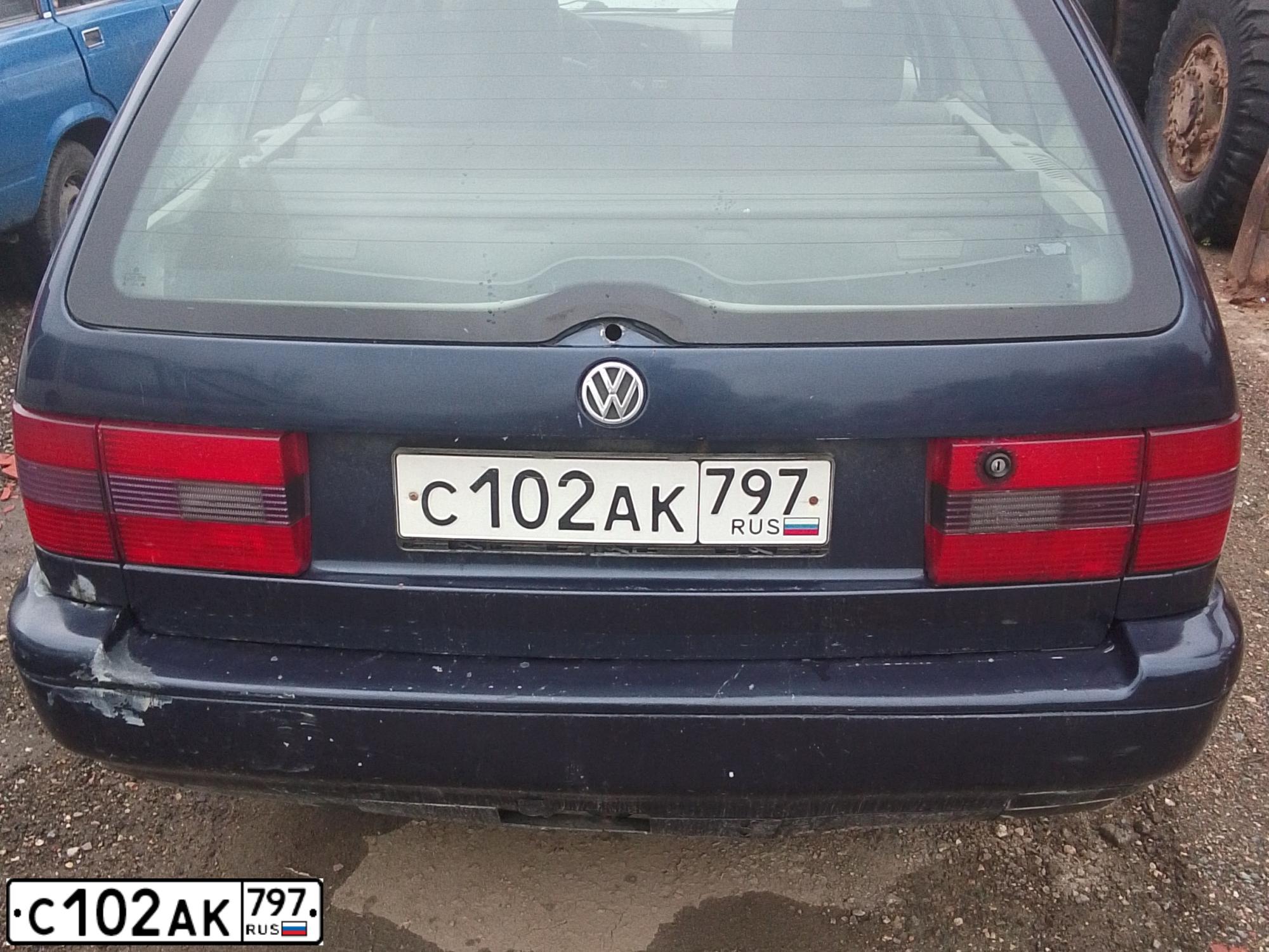 Фото автомобиля VOLKSWAGEN PASSAT, 1996 — госномер С102АК797. Цвет: СИНИЙ ТЕМНО-СИНИЙ