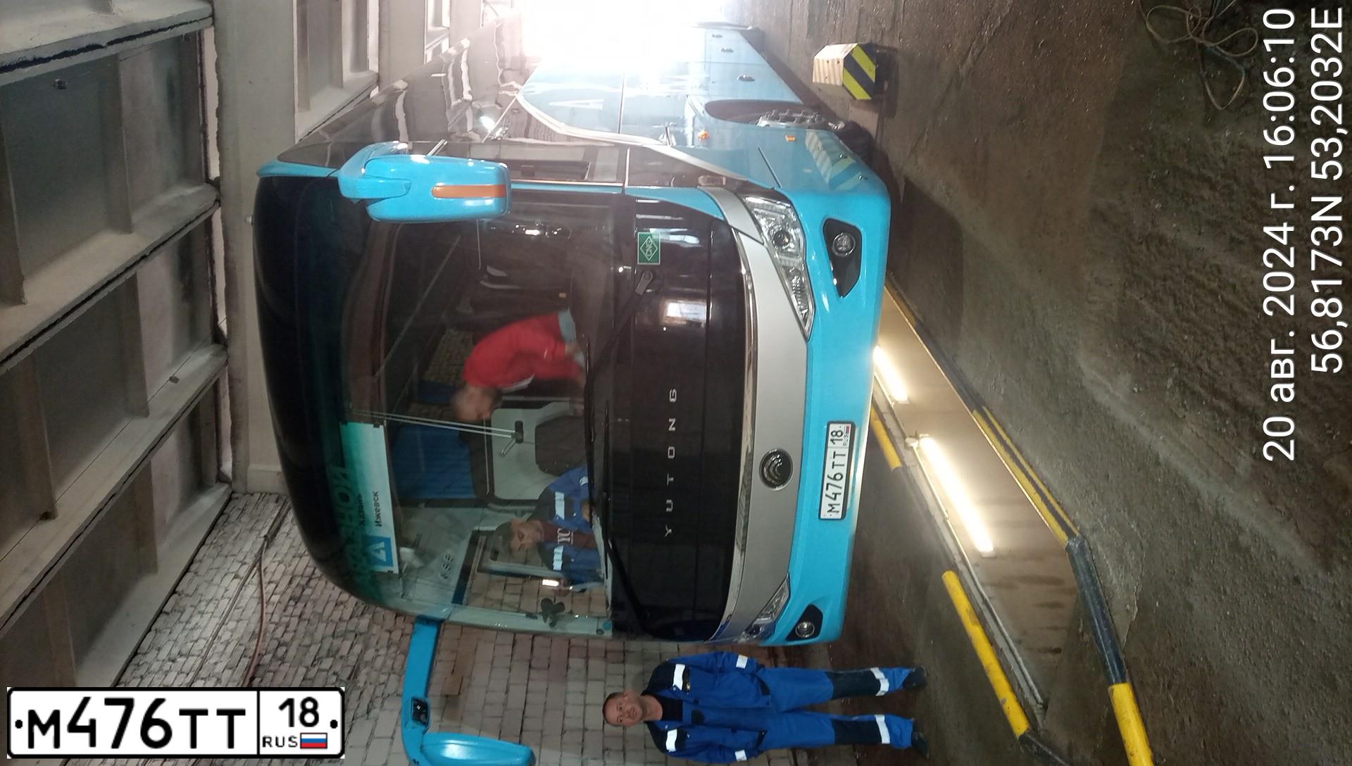 Фото автомобиля YUTONG БЕЗ МОДЕЛИ ZК6128НN, 2023 — госномер М476ТТ18. Цвет: синий