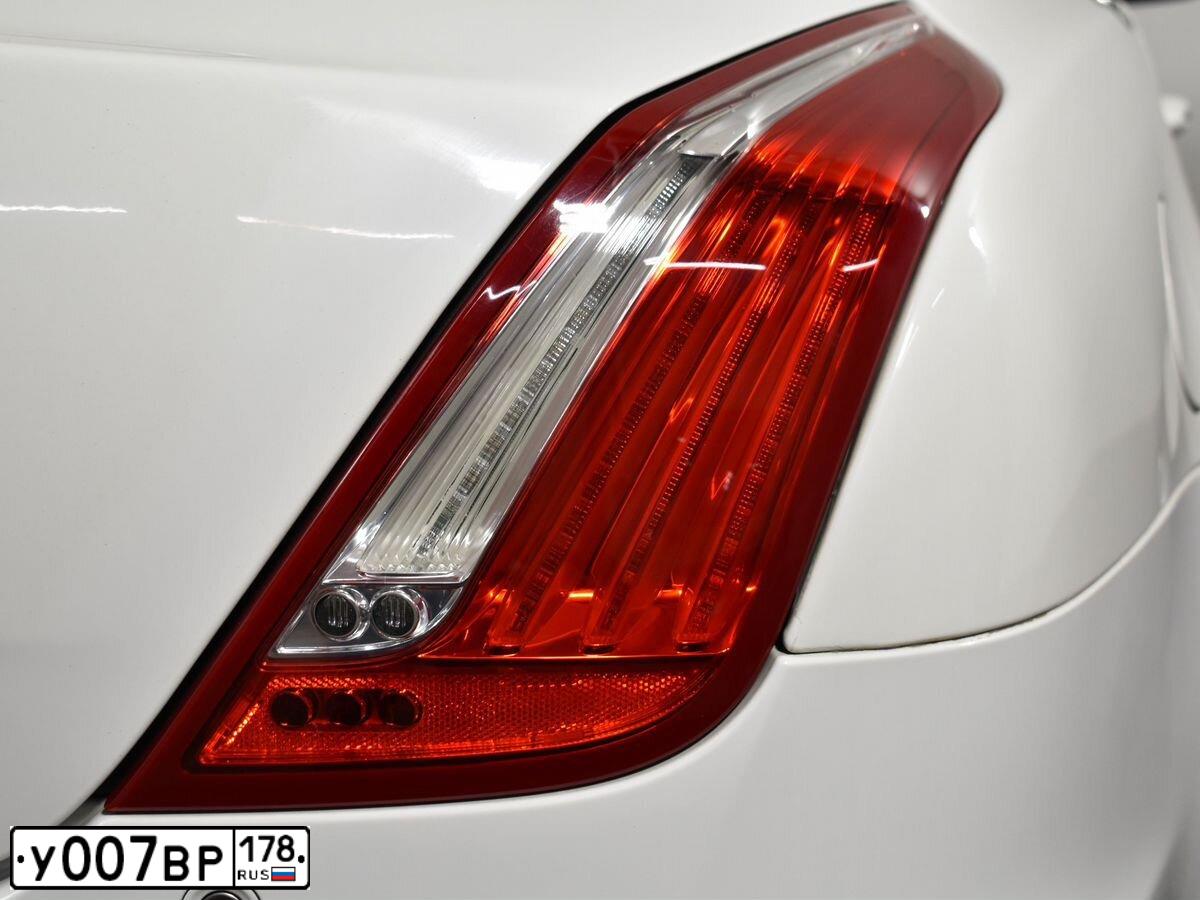 Фото автомобиля JAGUAR XJ-SERIE, 2013 — госномер У007ВР178. Цвет: Белый