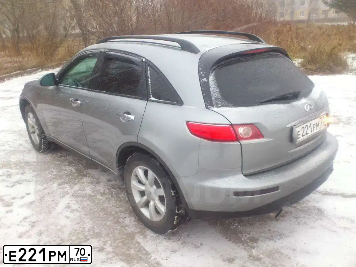 Фото автомобиля INFINITI QX70, 2003 — госномер О148ХМ154. Цвет: СЕРЫЙ