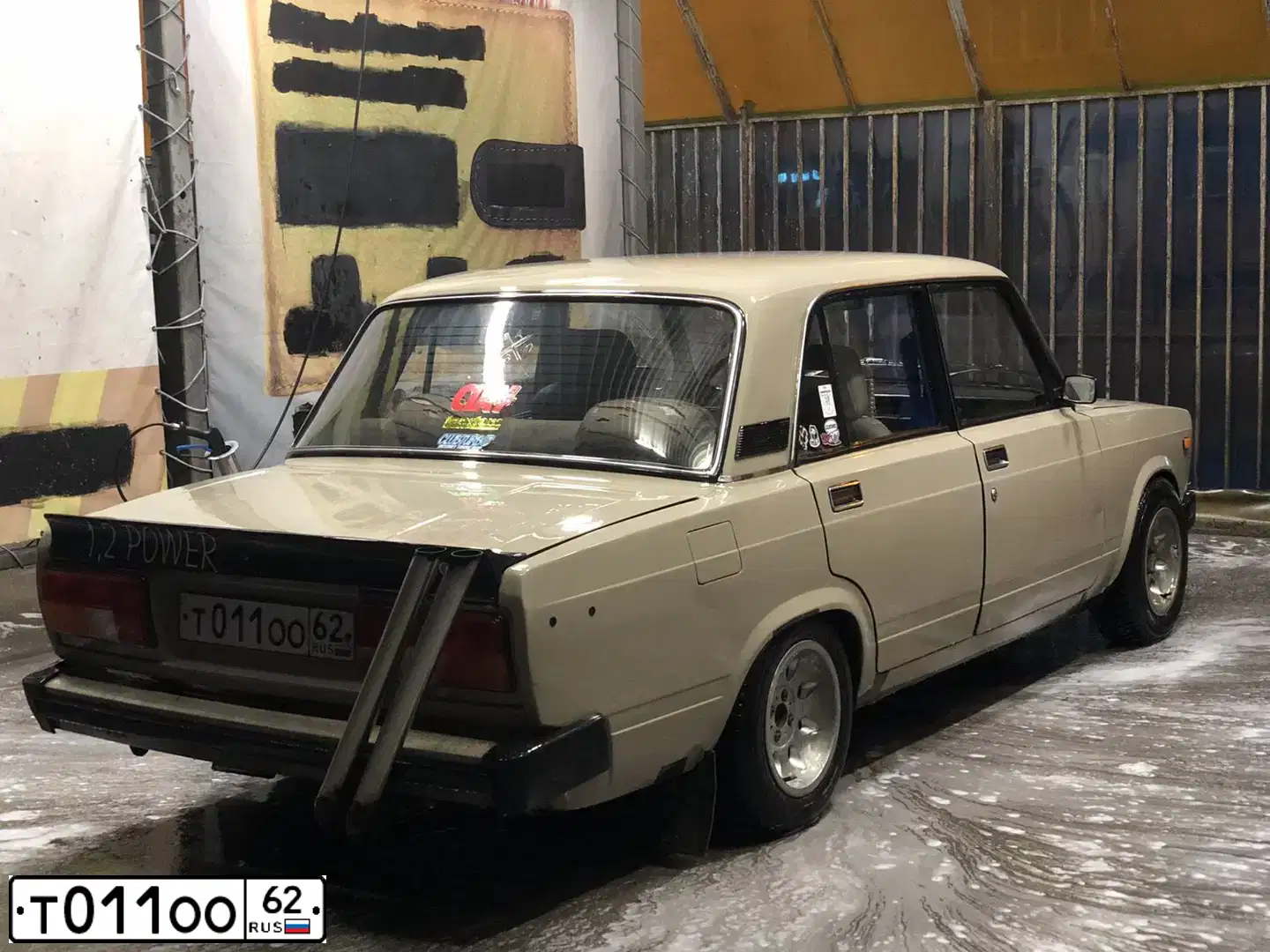 Фото автомобиля LADA 2105, 1984 — госномер О893ТО198. Цвет: ТЕМНО-БЕЖЕВЫЙ