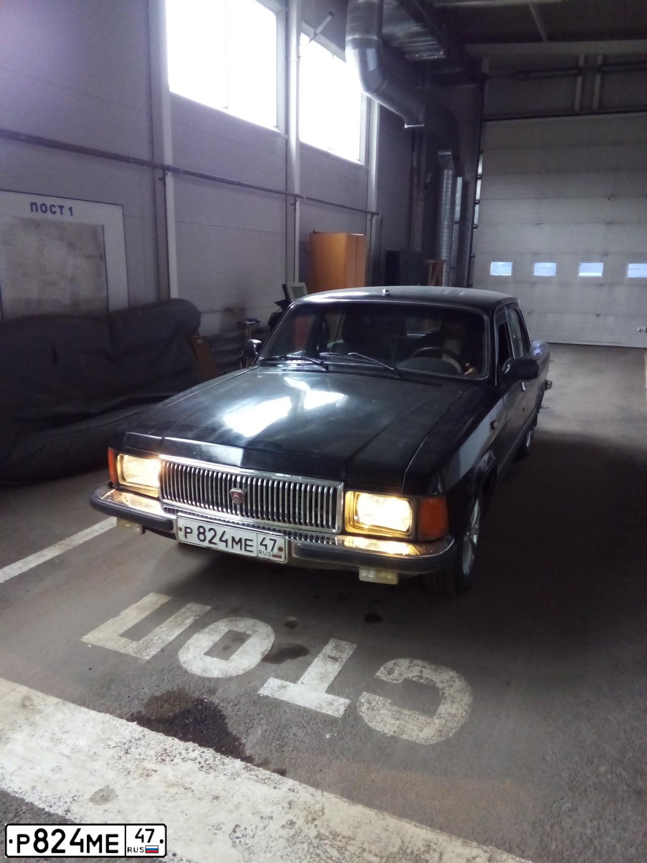 Фото автомобиля GAZ 3102 WOLGA, 2001 — госномер Р824МЕ47. Цвет: ЧЕРНЫЙ