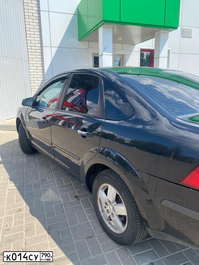 Фото автомобиля FORD FOCUS, 2007 — госномер Р426СТ46. Цвет: ЧЕРНЫЙ