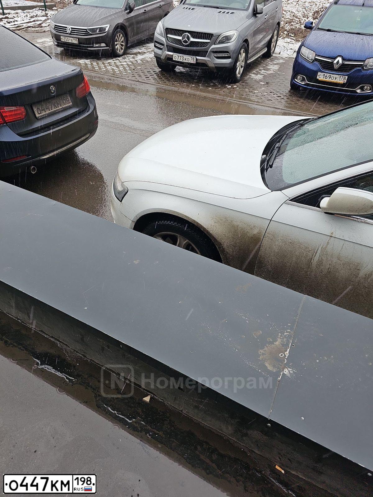 Фото автомобиля BMW SERIE 3, 2015 — госномер О447КМ198. Цвет: синий