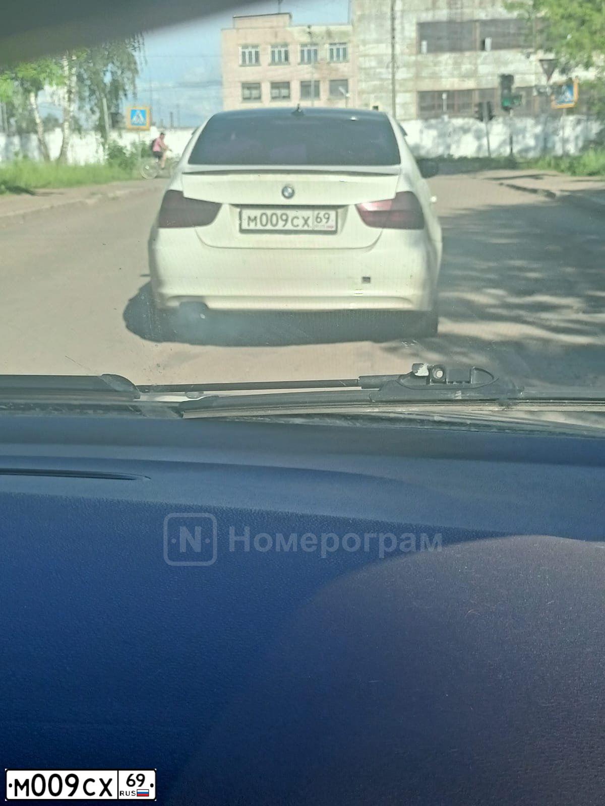 Фото автомобиля BMW SERIE 3, 2009 — госномер Н009СХ69. Цвет: Белый