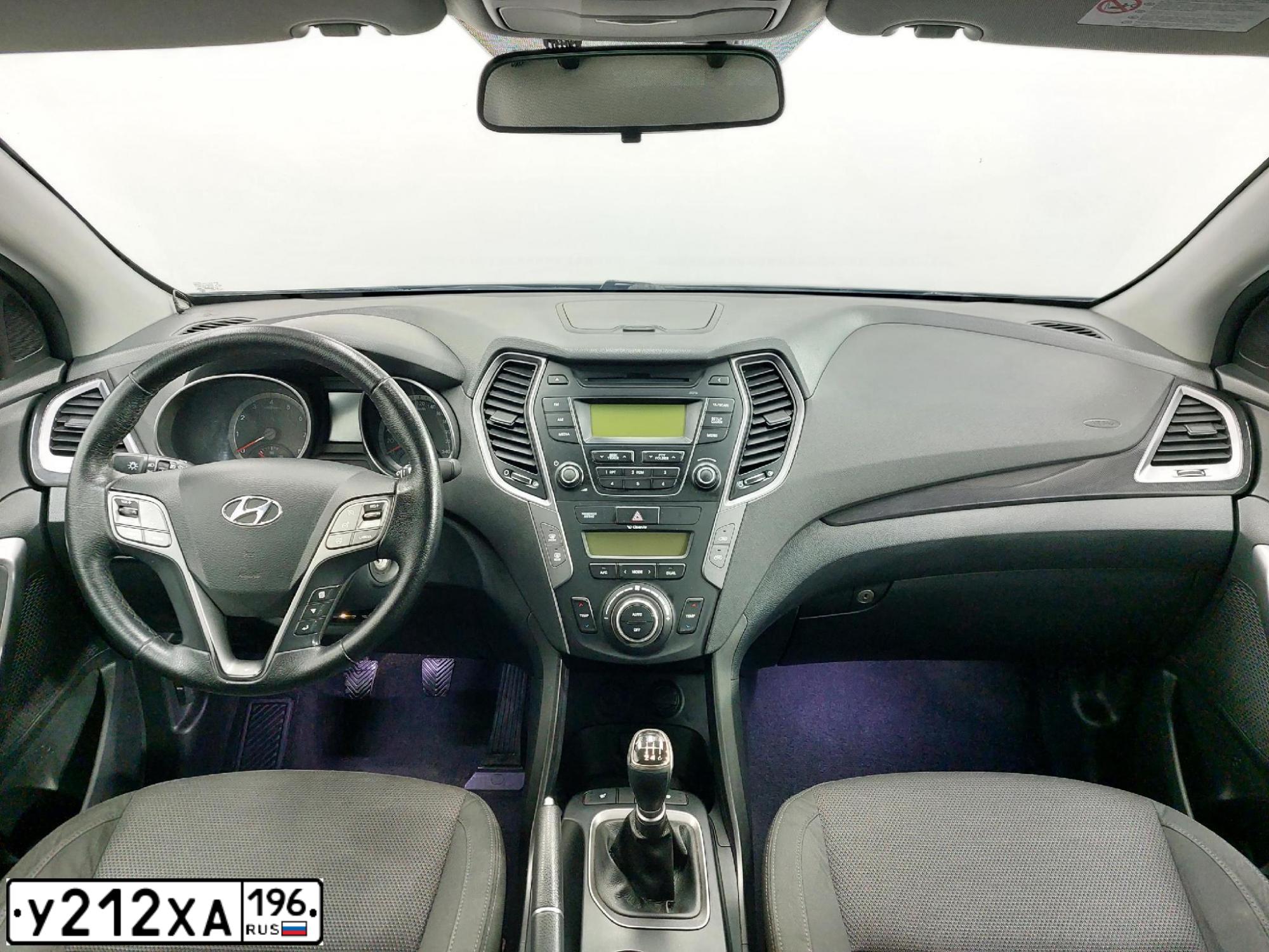 Фото автомобиля HYUNDAI SANTA FE, 2012 — госномер У212ХА196. Цвет: ЧЕРНЫЙ