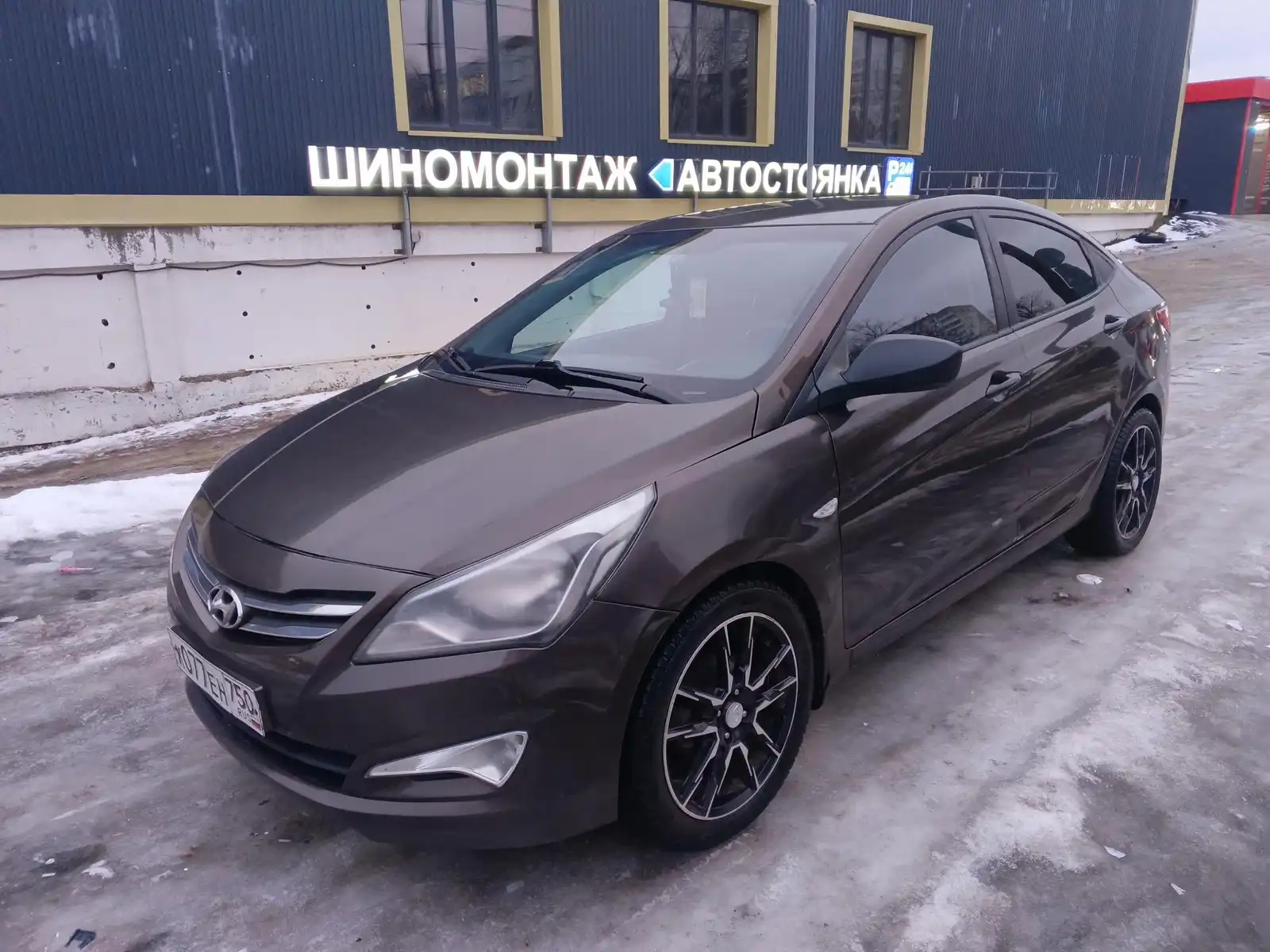 Фото автомобиля HYUNDAI SOLARIS, 2014 — госномер Т705СХ797. Цвет: Коричневый