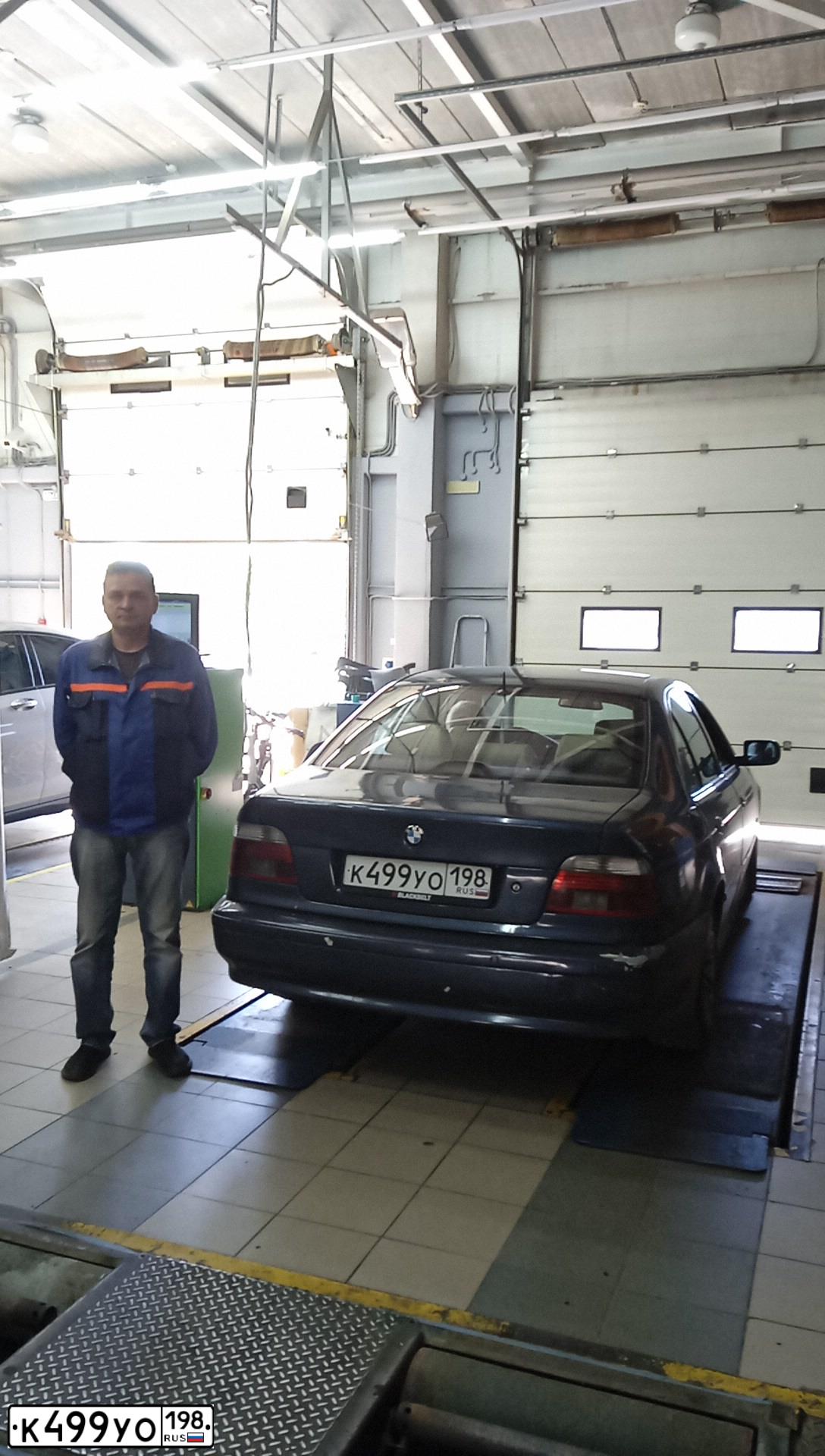 Фото автомобиля BMW SERIE 5, 2002 — госномер Е890ХТ178. Цвет: СИНИЙ СЕРО СИНИЙ