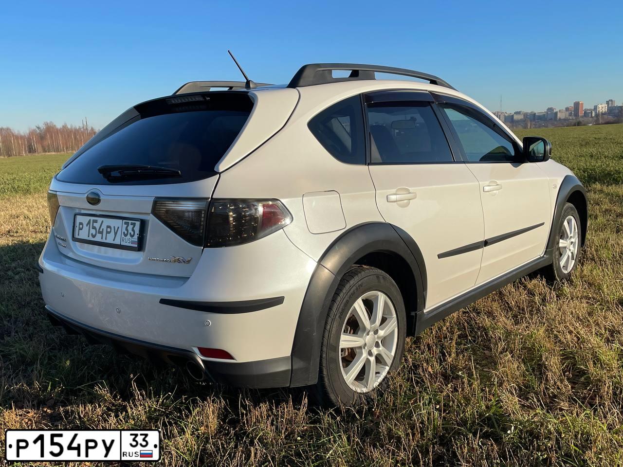 Фото автомобиля SUBARU IMPREZA, 2010 — госномер Р154РУ33. Цвет: Многоцветный Белый-Черный