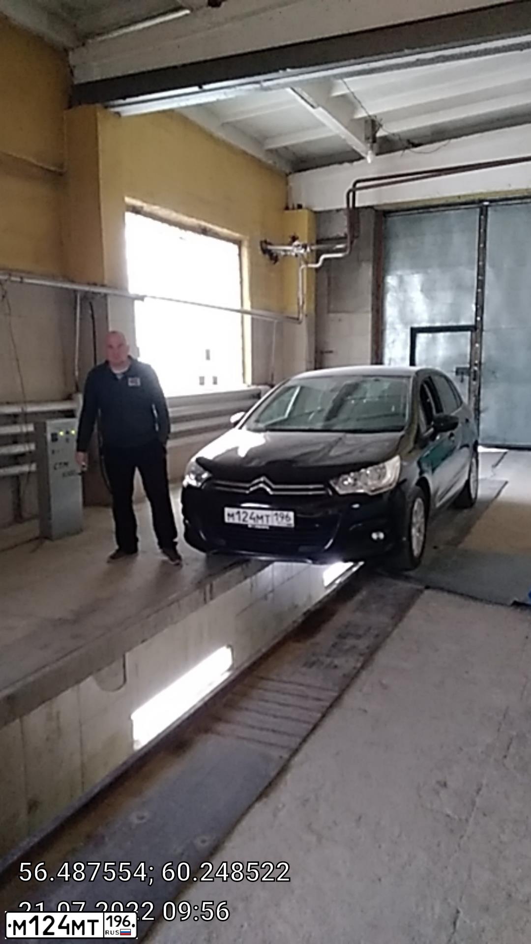 Фото автомобиля CITROEN C4, 2012 — госномер Р216ХТ196. Цвет: ЧЕРНЫЙ