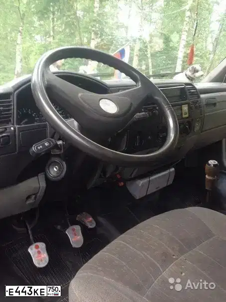 Фото автомобиля GAZ 2310 SOBOL, 2006 — госномер Н076ТВ177. Цвет: КРАСНЫЙ