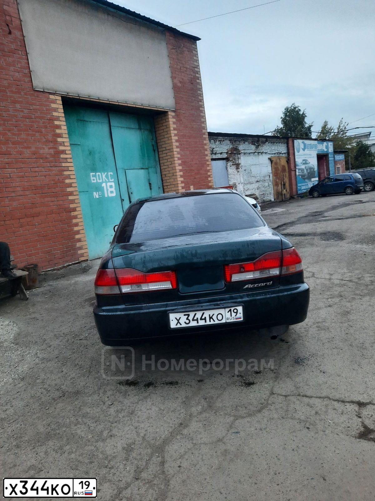 Фото автомобиля HONDA ACCORD, 2000 — госномер А111ЕВ760. Цвет: Темно-зеленый