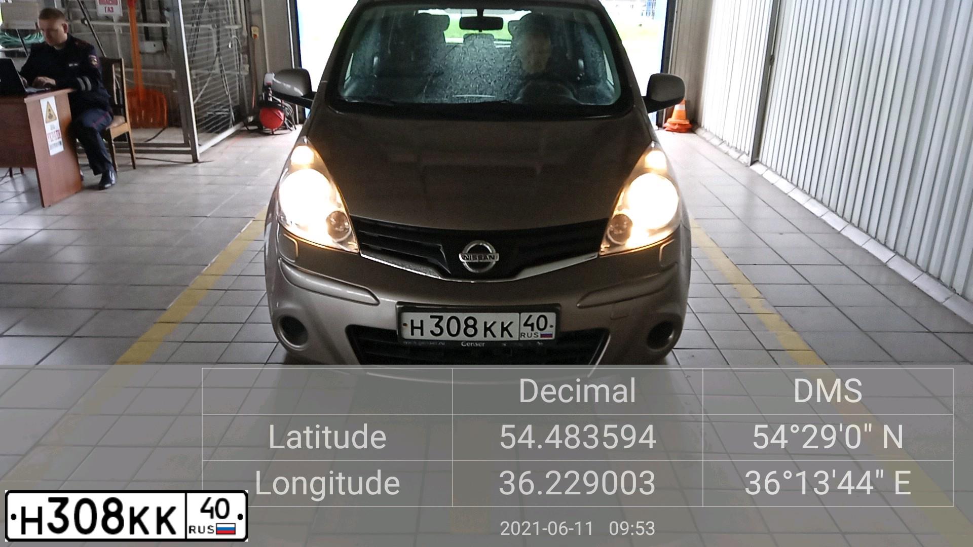 Фото автомобиля NISSAN NOTE, 2010 — госномер С258ТС40. Цвет: СВЕТЛО-КОРИЧНЕВЫЙ