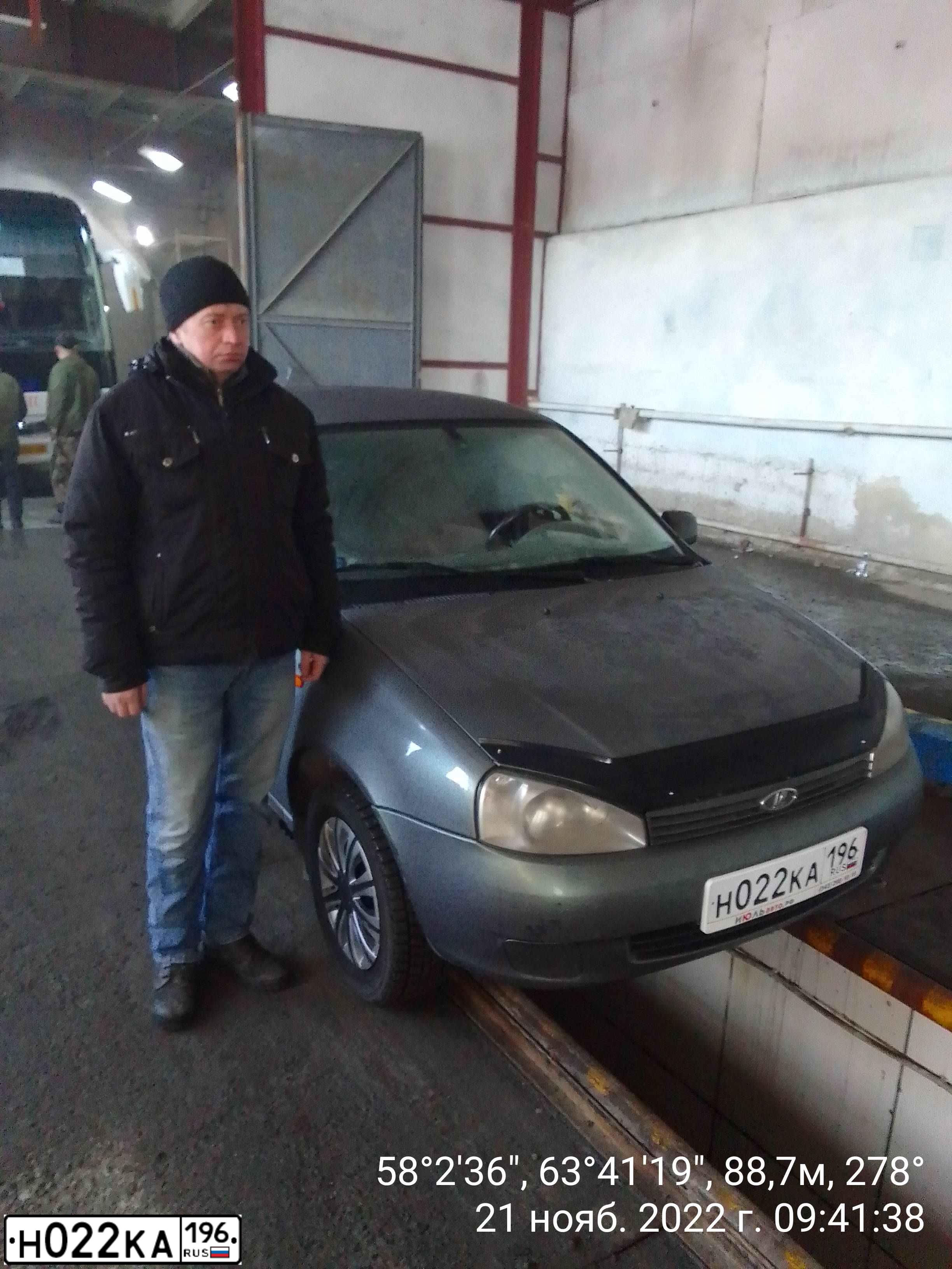 Фото автомобиля LADA 1118 KALINA, 2010 — госномер Н022КА196. Цвет: Темно-серый металлик