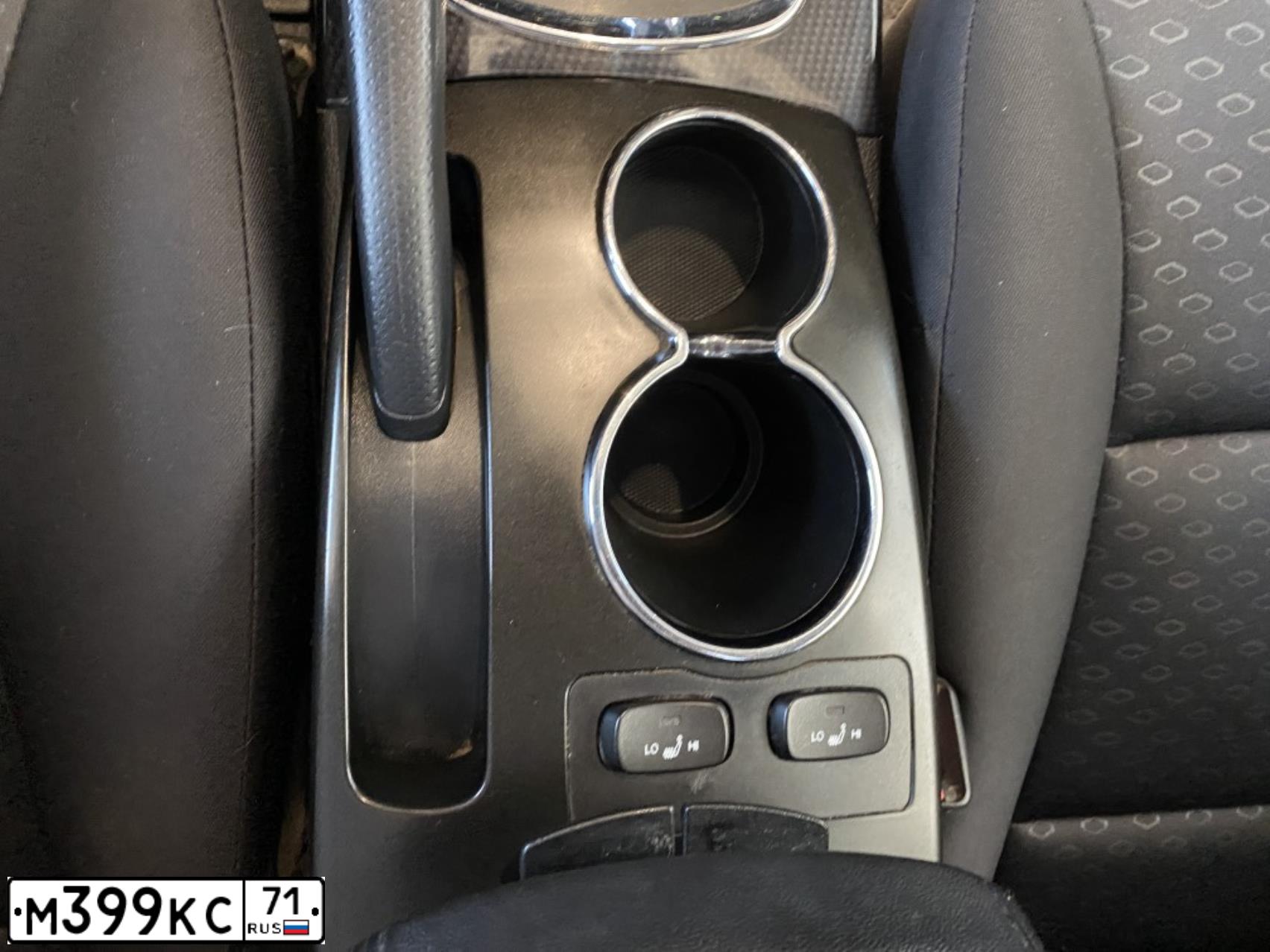 Фото автомобиля KIA RIO, 2011 — госномер Е664ХР750. Цвет: ПЕРЛАМУТРОВО-СЕРЕБРИСТЫЙ