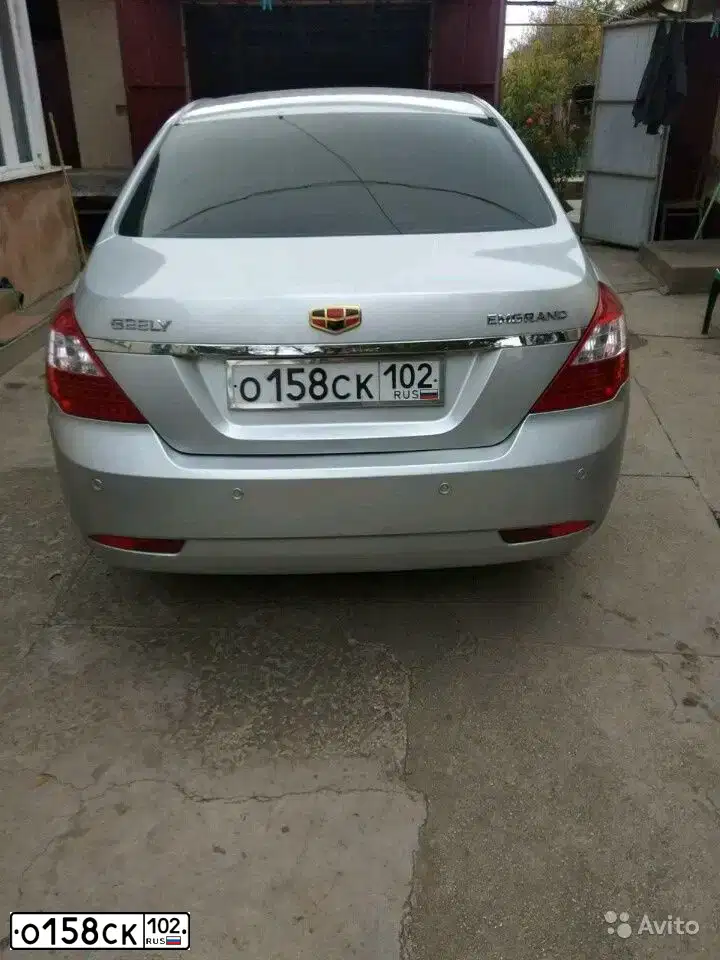 Фото автомобиля GEELY EMGRAND, 2013 — госномер О158СК102. Цвет: СЕРЕБРО