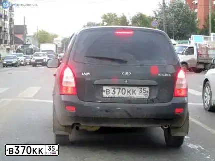 Фото автомобиля LADA 1117 KALINA, 2011 — госномер В370КК35. Цвет: Сине-Черный